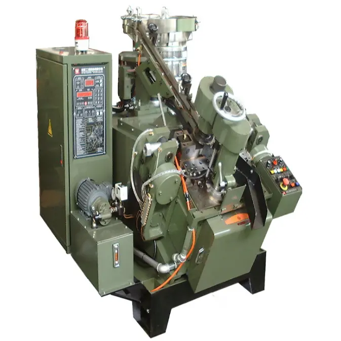 Máquina formadora de parafuso autoperfurante